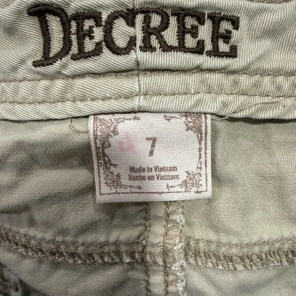 Decree Tan Cargo Women Shorts - Picture 3 of 4